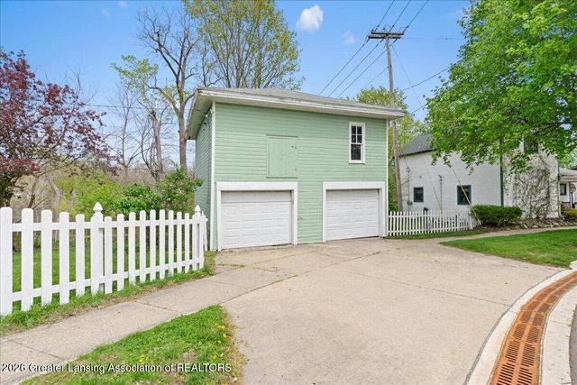 238 W River Street, Grand Ledge, MI 48837