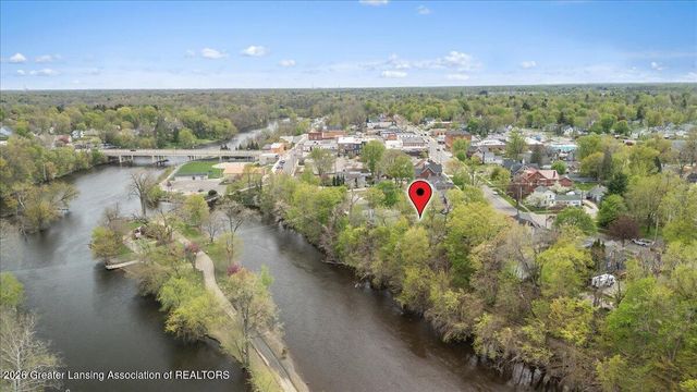 238 W River Street, Grand Ledge, MI 48837
