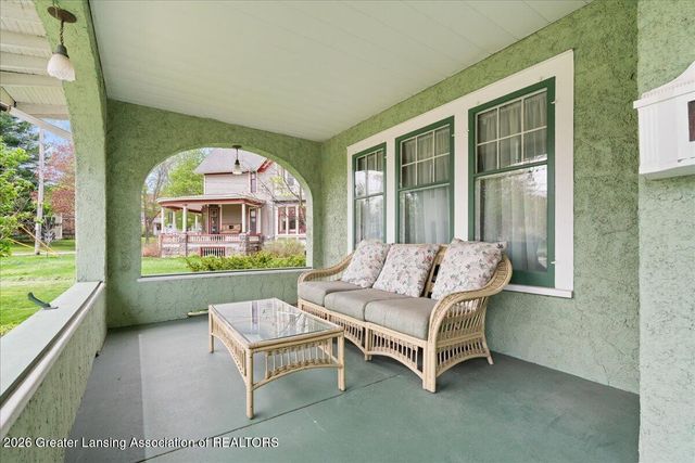 238 W River Street, Grand Ledge, MI 48837