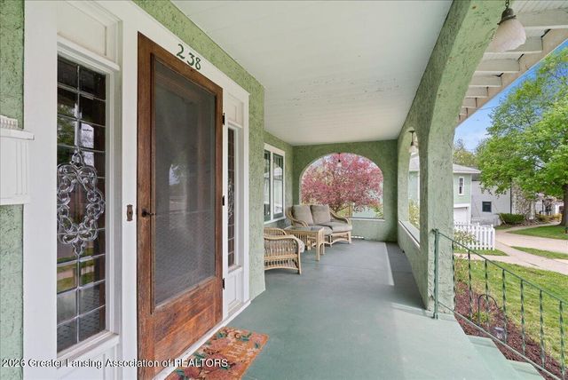 238 W River Street, Grand Ledge, MI 48837