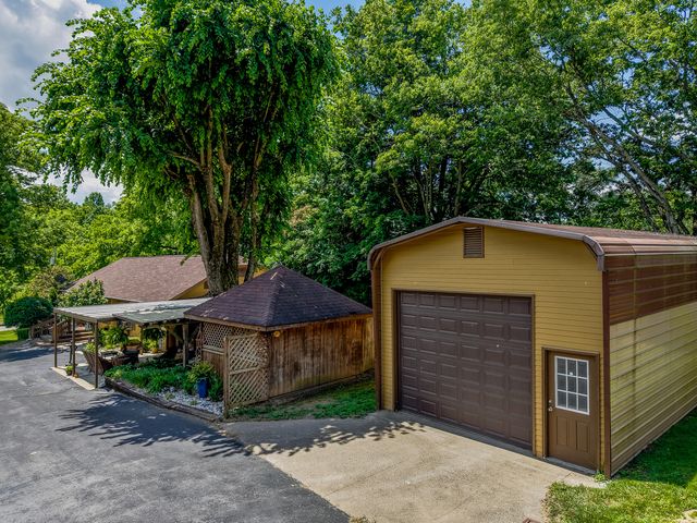 289 Hinkston Pike, Mt Sterling, KY 40353