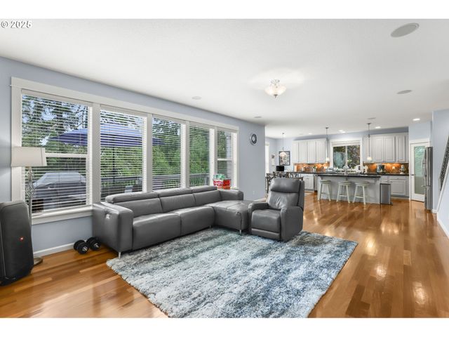 7281 Ne ROCKRIDGE Pl, Hillsboro, OR 97124