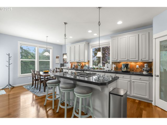 7281 Ne ROCKRIDGE Pl, Hillsboro, OR 97124