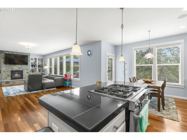 7281 Ne ROCKRIDGE Pl, Hillsboro, OR 97124