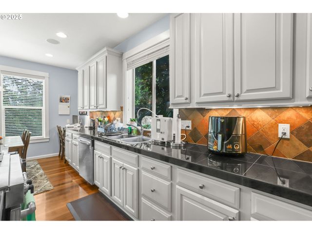 7281 Ne ROCKRIDGE Pl, Hillsboro, OR 97124