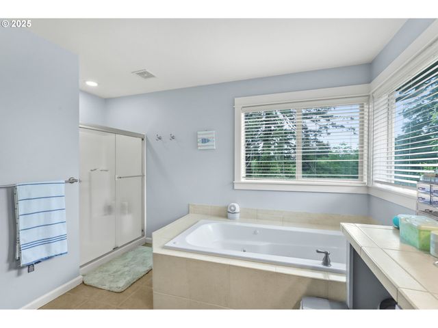 7281 Ne ROCKRIDGE Pl, Hillsboro, OR 97124