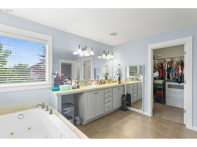 7281 Ne ROCKRIDGE Pl, Hillsboro, OR 97124