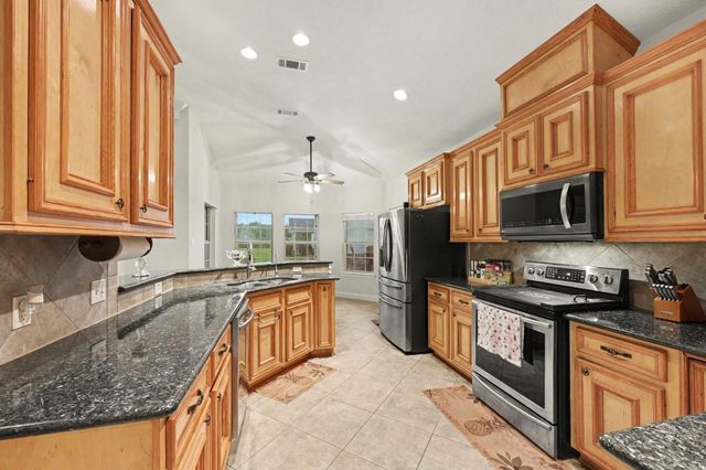 7730 Pebble Hill Lane, Rosharon, TX 77583