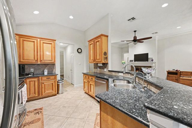 7730 Pebble Hill Lane, Rosharon, TX 77583