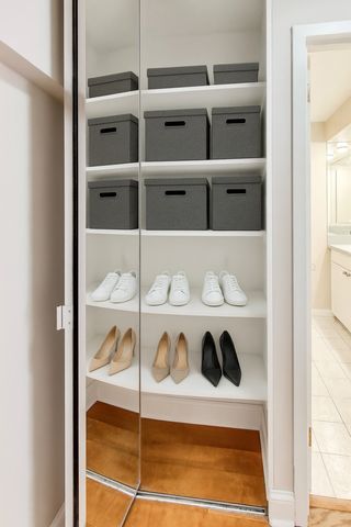 1560 N Sandburg Terrace 510, Chicago, IL 60610