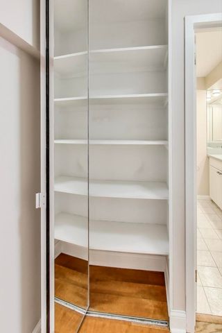 1560 N Sandburg Terrace 510, Chicago, IL 60610