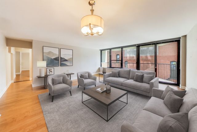 1560 N Sandburg Terrace 510, Chicago, IL 60610