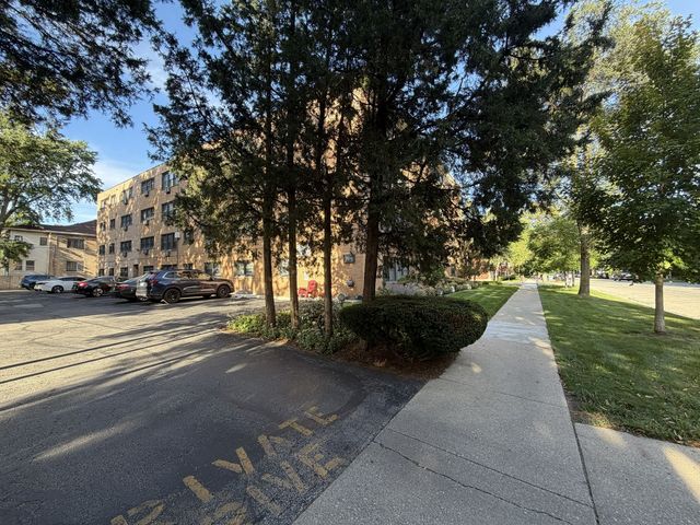 500 Washington Boulevard 102, Oak Park, IL 60302