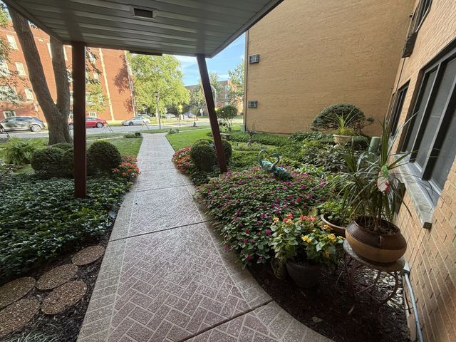 500 Washington Boulevard 102, Oak Park, IL 60302