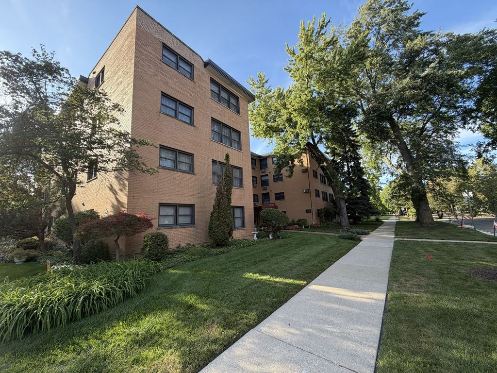 500 Washington Boulevard 102, Oak Park, IL 60302