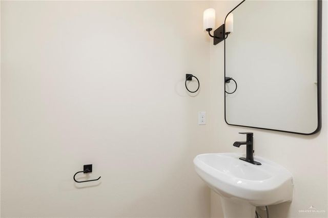 8030 N 50th Street, Mcallen, TX 78504