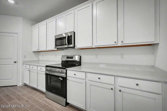 2692 FIELD DAISY Lane, Green Cove Springs, FL 32043