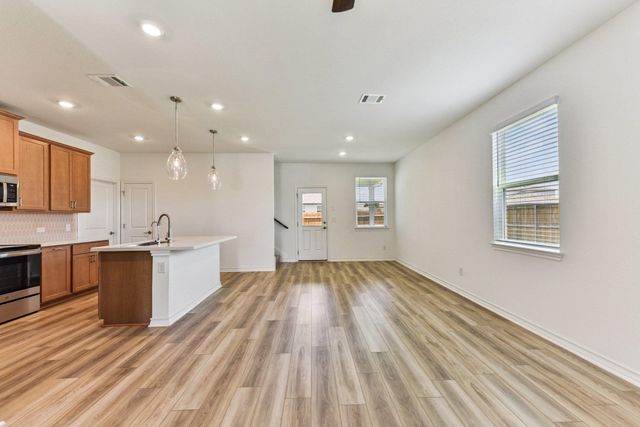 800 Long RUN, Liberty Hill, TX 78642