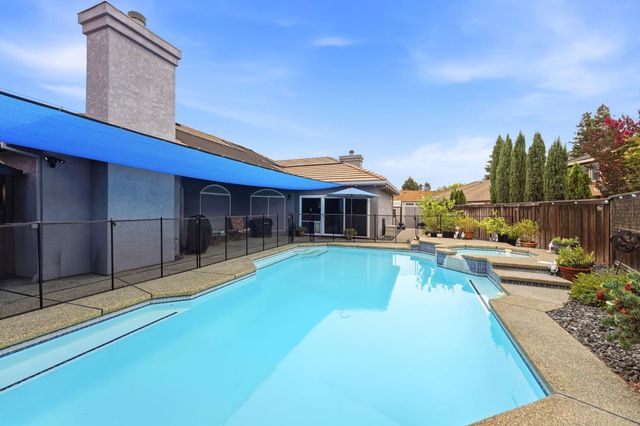 8634 Wilmot Ct, Elk Grove, CA 95624