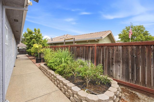 8634 Wilmot Ct, Elk Grove, CA 95624