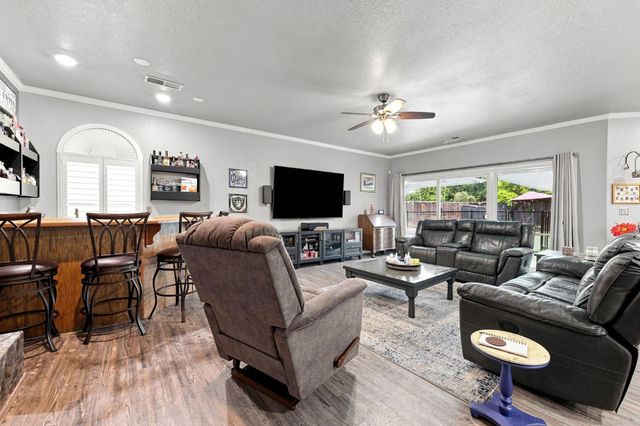 8634 Wilmot Ct, Elk Grove, CA 95624