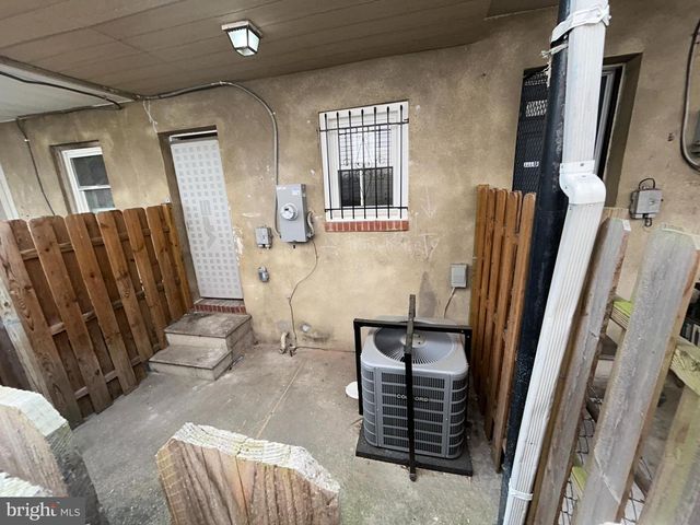 556 GOLD ST, Baltimore, MD 21217