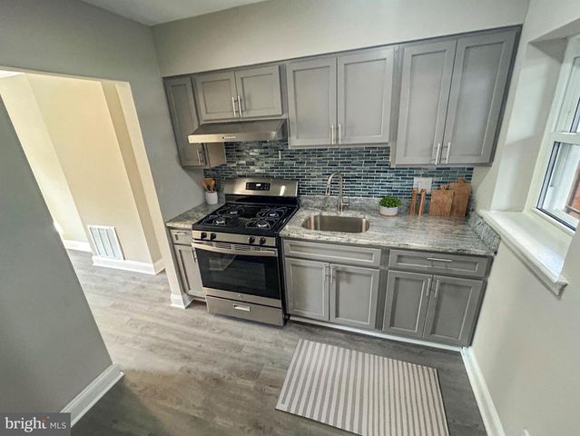 556 GOLD ST, Baltimore, MD 21217