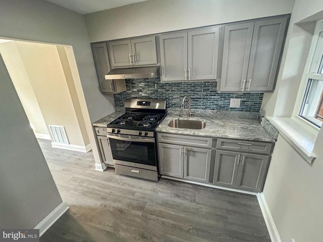 556 GOLD ST, Baltimore, MD 21217