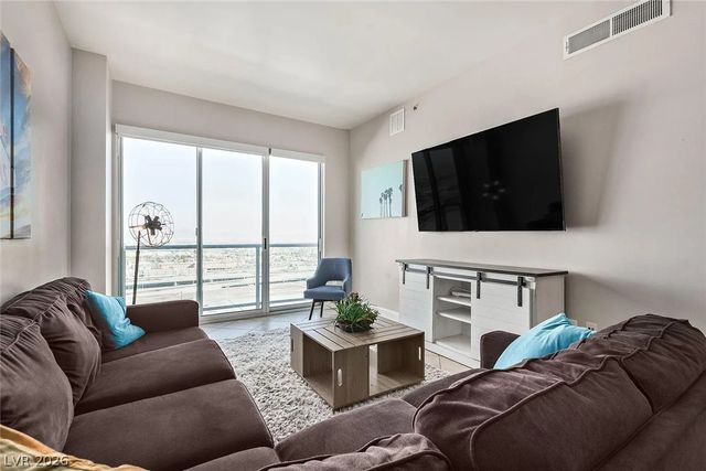 150 Las Vegas Boulevard 1918, Las Vegas, NV 89101