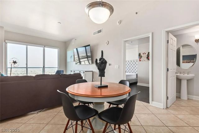 150 Las Vegas Boulevard 1918, Las Vegas, NV 89101