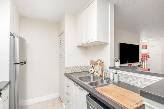 712 SECRET HARBOR LANE 104, Lake Mary, FL 32746