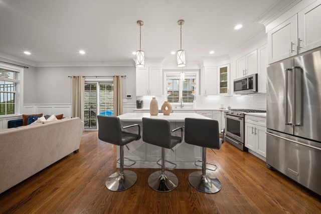 94 East Side Parkway 94, Newton, MA 02458