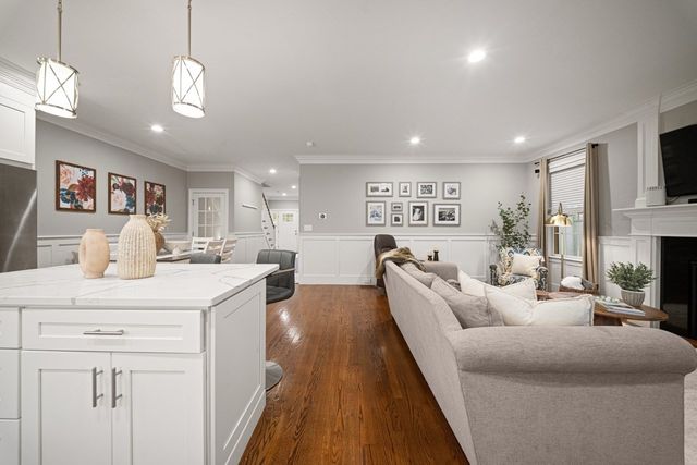 94 East Side Parkway 94, Newton, MA 02458