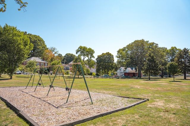 94 East Side Parkway 94, Newton, MA 02458