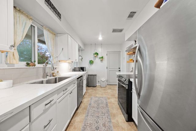 3105 Berkshire Way, Sacramento, CA 95864