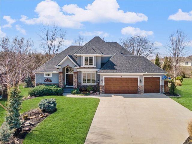 830 Evergreen Street, Basehor, KS 66007