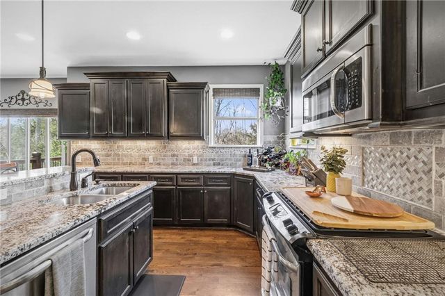 830 Evergreen Street, Basehor, KS 66007