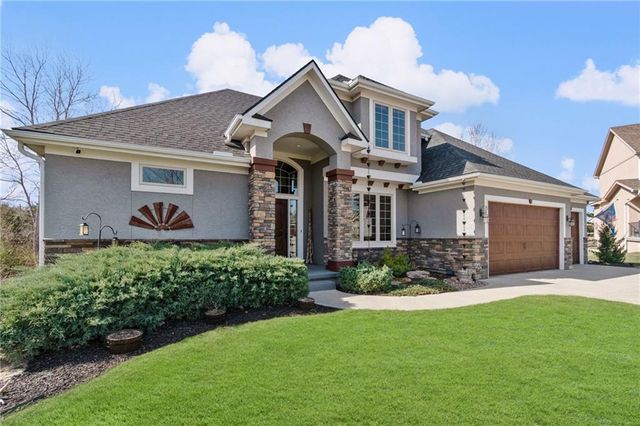 830 Evergreen Street, Basehor, KS 66007