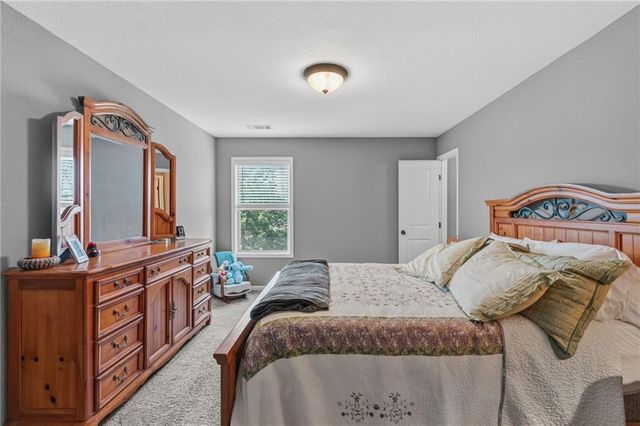 830 Evergreen Street, Basehor, KS 66007