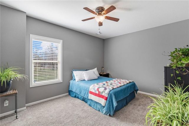 830 Evergreen Street, Basehor, KS 66007