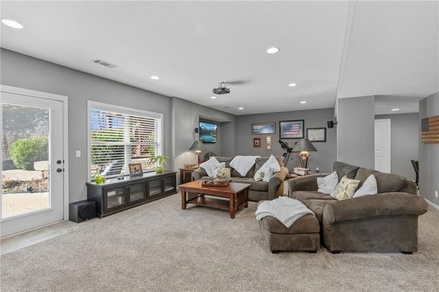 830 Evergreen Street, Basehor, KS 66007