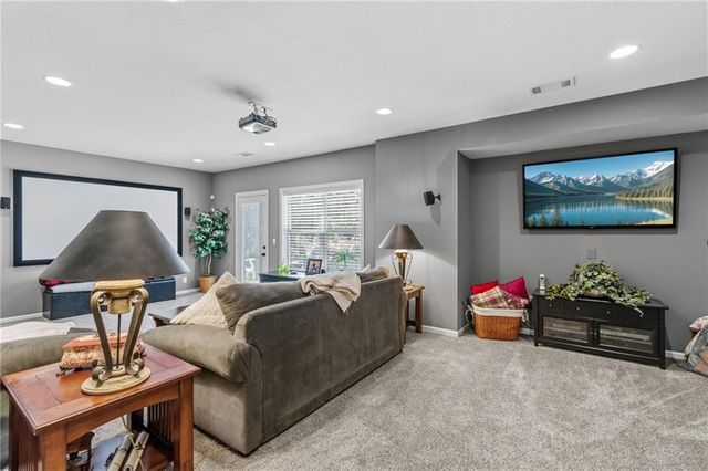 830 Evergreen Street, Basehor, KS 66007