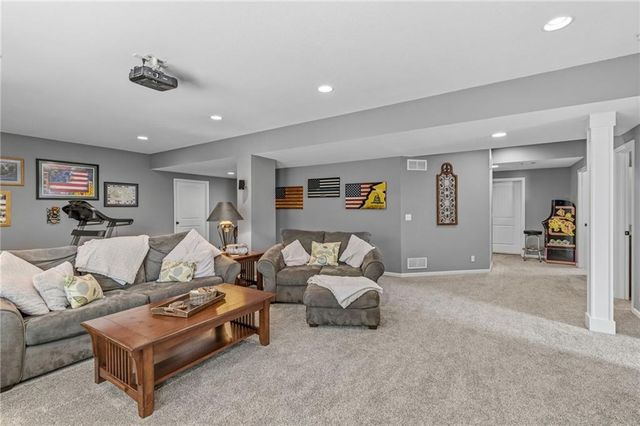 830 Evergreen Street, Basehor, KS 66007