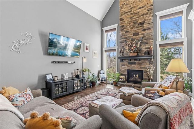 830 Evergreen Street, Basehor, KS 66007