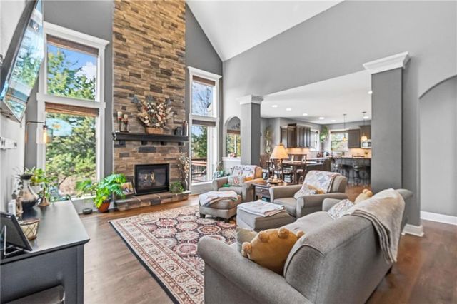 830 Evergreen Street, Basehor, KS 66007