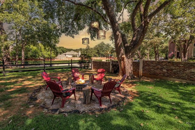 3449 WT PARR Road W, Grapevine, TX 76051