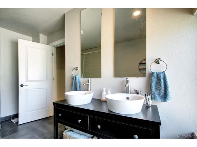 6134 E Mineral Dr, Centennial, CO 80112