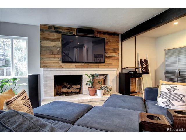 6134 E Mineral Dr, Centennial, CO 80112