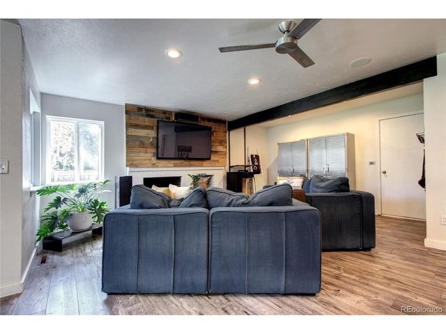 6134 E Mineral Dr, Centennial, CO 80112