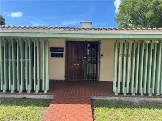 2660 SW 3rd St, Miami, FL 33135